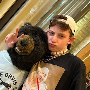 Meet your Posher, Trace